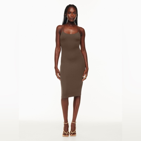 Aritzia contour scoopback dresses - Picture 3 of 9